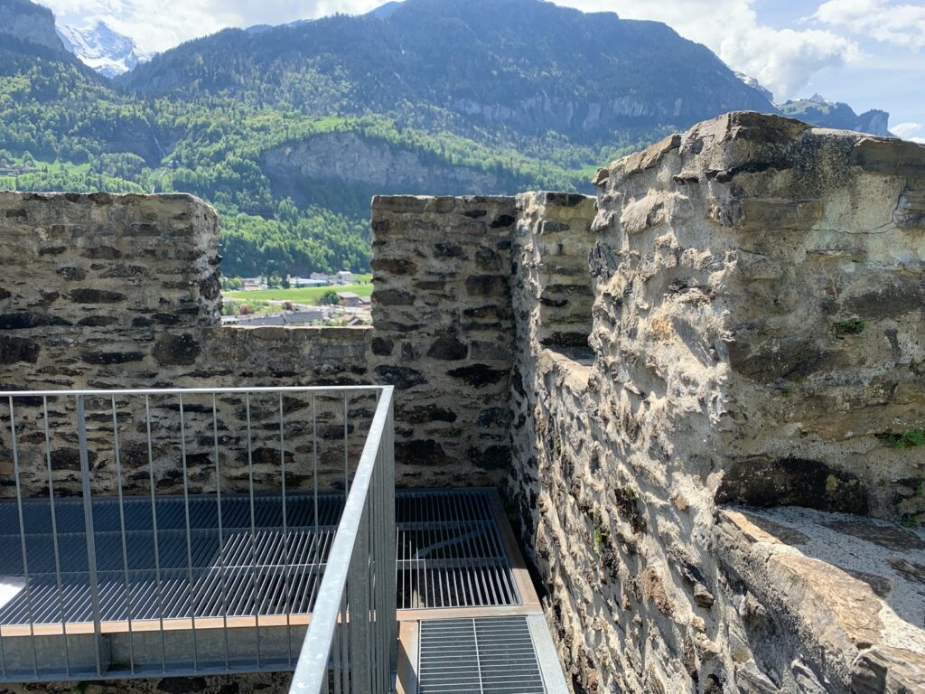 Die Zinnen des Burgturms. CC-BY-SA Martin Furer